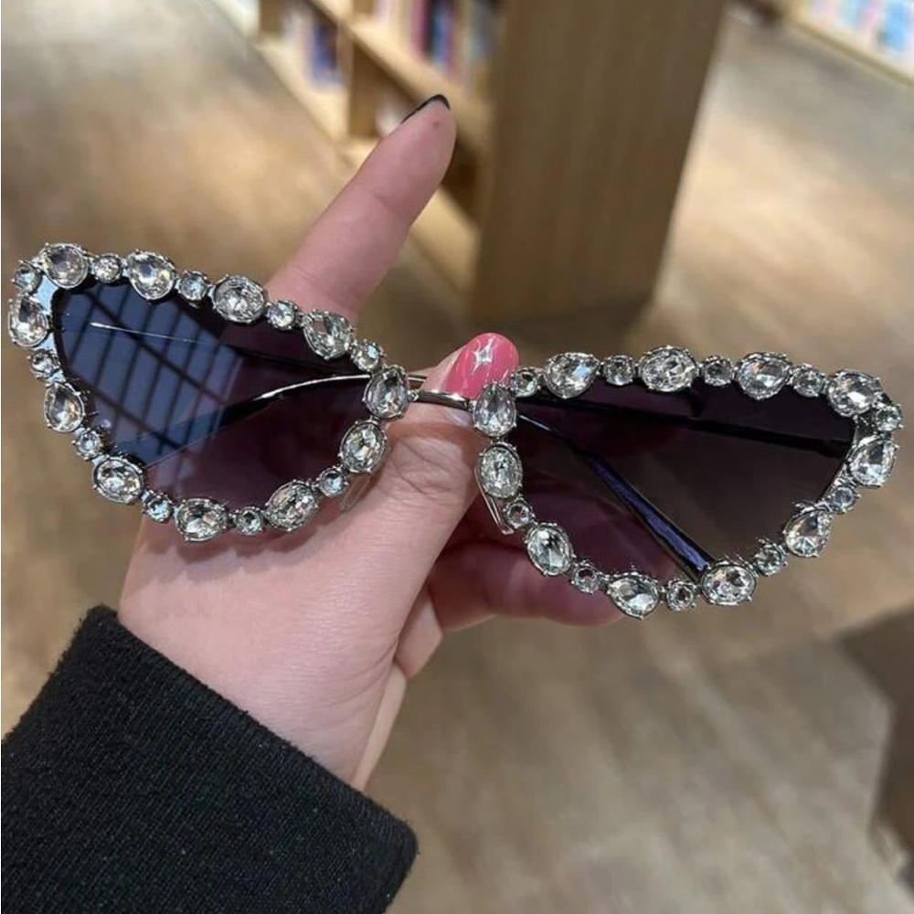 Glamorous Cat Eye Shaped Rhinestone Embellished Sunglasses OS New